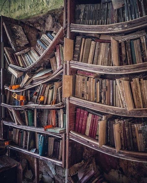 Abandoned Library, Gothic Revival House, Lots Of Books, Desert Places, Villas In Italy, Old Mansion, Abandoned Mansion, French Castles, Castles In Scotland