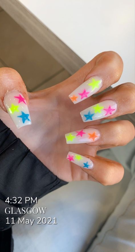 Neon Party Nails, Neon Birthday Nails, Star Theme Acrylic Nails, Neon Star Nail Designs, Colorful Stars Nails, Hot Pink With Stars Nails, Multi Color Star Nails, Chic Nail Designs, Birthday Nail Designs