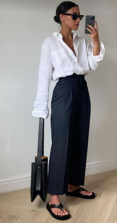 Blush Trousers Outfit, Smart Casual Women Outfits Classy, Professional Fits, Roast Dinners, 2022 Style, London Office, Classic Clothing, Winter Inspo, Chique Outfits