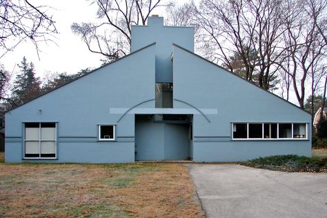 Seven of Robert Venturi's best postmodern projects Vanna Venturi House, Architectural Figures, Architect Career, Denise Scott Brown, Robert Venturi, Architecture Career, Post Modern Architecture, Postmodern Architecture, Post Modernism