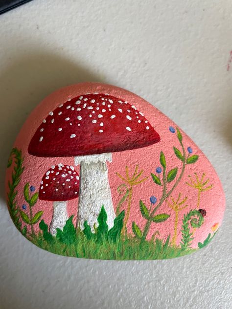 Fairy Garden Rock Painting, Fairy Garden Rock Painting Ideas, Painted Rocks Mushrooms, Fairy Rock Painting, Easy Rock Painting Ideas For Beginners, Mushroom Rock Painting, Stone Painting Ideas, Painted Garden Rocks, Mushroom Paint