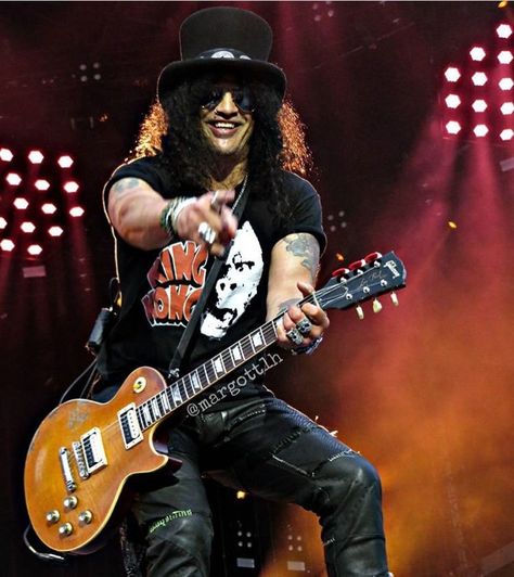 05/27/17 - Dublin, IE - Slane Castle - Page 46 - 2017 Tour Dates - mygnrforum.com Guns N' Roses Forum Slash Guitarist, Slash Hudson, Slane Castle, Jimi Hendrix Poster, 80’s Men, Saul Hudson, Best Guitar Players, Duff Mckagan, Steve Vai