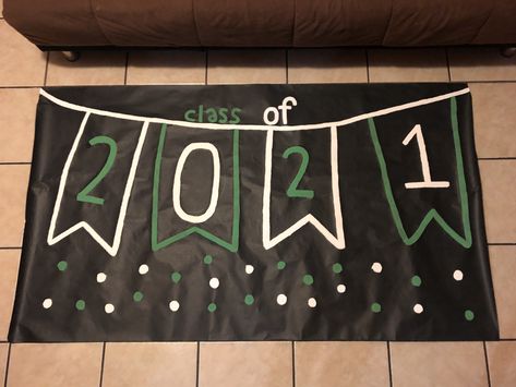 Sophomore Class Posters, Class Signs Pep Rally, Sophomore Posters, Junior Posters, Cheer Banners, Asb Ideas, Spirit Posters, School Spirit Posters, Cheer Pins