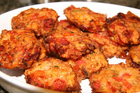 Greek Tomato Fritters – Fox on the Run Tomato Fritters, Greek Salads, California Roll Sushi, Sushi Salad, Mennonite Recipes, Bosnian Recipes, Reunion Party, Serbian Recipes, Seafood Salad