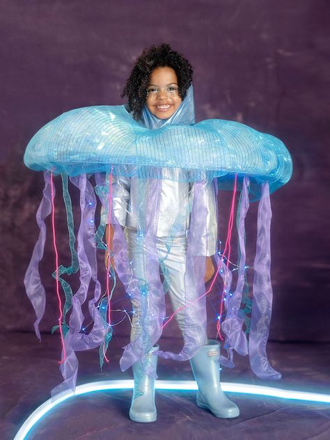 Jellyfish Costumes, Make Jellyfish, Jellyfish Halloween Costume, Jellyfish Halloween, Sea Creature Costume, Boys Halloween Costumes Diy, Animal Costumes For Kids, Halloween Costumes You Can Make, Halloween Costumes Women Creative