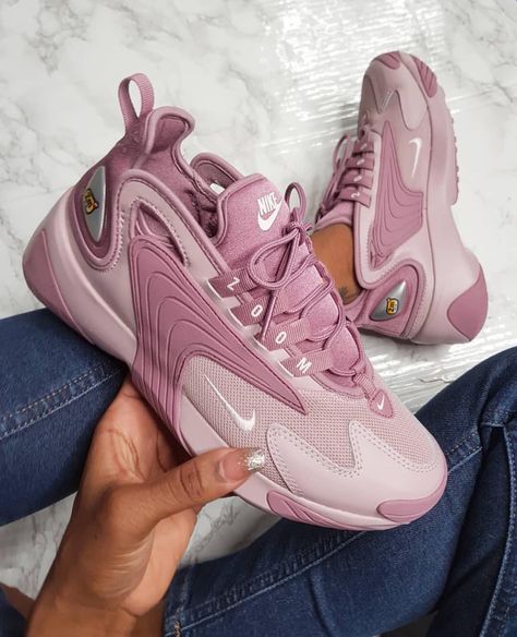 GIRLSONMYFEET sur Instagram : 🎀 Nike Zoom 2K by @kerrealshakira . . . #gomf #girlsonmyfeet Nike Zoom 2k, Zoom 2k, Balenciaga Sneakers, Nike Air Shoes, Baskets Nike, Cute Sneakers, Fresh Shoes, Hype Shoes, Aesthetic Shoes