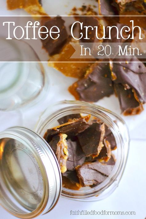 Homemade Toffee Crunch Candy Recipe is a great first time beginners candy making experience! Always turns out delish, it's super easy to make and makes a great gift! #candymaking #beginners #stepbystep #candy #diy #gift Toffee Truffles, Easy Toffee, Toffee Crunch, Homemade Toffee, Toffee Recipe, English Toffee, Filling Food, Christmas Candy Recipes, Grill Set