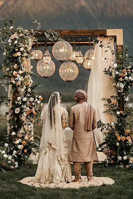 Big Indian Wedding, Mandap Design, Sejarah Kuno, Modern Indian Wedding, Desi Wedding Decor, Mandap Decor, Wedding Ceremony Arch, Wedding Backdrop Decorations, Wedding Mandap