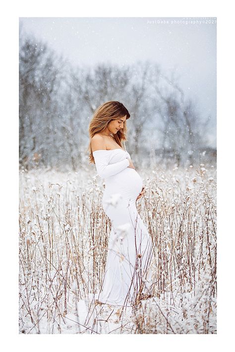 Outdoor Winter Maternity Shoot, Maternity Christmas Pictures, Snow Maternity Photos, Winter Pregnancy Photoshoot, Reveal Photoshoot, Winter Maternity Pictures, Winter Maternity Shoot, Maternity Photography Winter, Winter Family Photoshoot