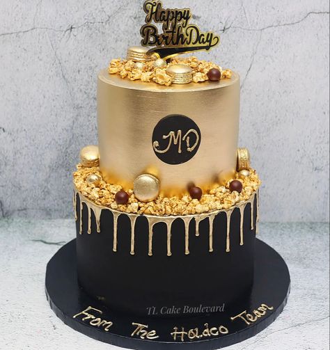 60th Birthday Cake For Men, Black And Gold Birthday Cake, 50th Birthday Cupcakes, Birthday Cake For Women Simple, Graduation Cake Designs, Golden Birthday Cakes, Black And Gold Cake, Delish Cakes, Golden Cake