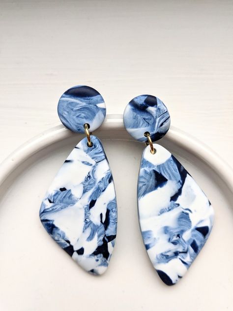 Polymer Clay Earrings Hardware, Navy Blue Clay Earrings, Polymer Clay Jewelry Diy Tutorials, Navy Polymer Clay Earrings, Blue And White Clay Earrings, Blue And White Polymer Clay Earrings, Polymer Clay Statement Earrings, Polymer Clay Earrings Flowers, Fimo Clay Earrings