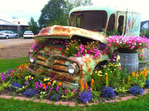 Truck With Flowers, Garden Center Displays, Country Garden Decor, Whitefish Montana, Fav Place, Flower Truck, Old Truck, Funny Story, Love Garden