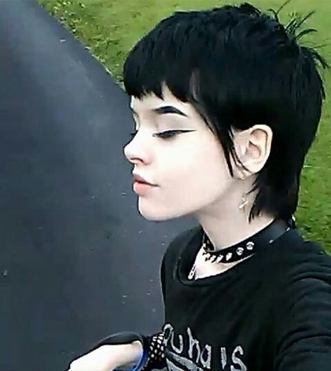 Short Goth Hair, Short Punk Hair, Gothic Hairstyles, Goth Hair, Punk Hair, Mullet Hairstyle, Short Hair Haircuts, Hair Reference, Hair Inspiration Color