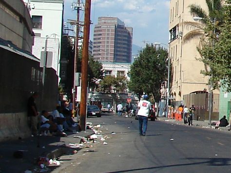 Skid Row, Los Angeles (Central City East)   Over 4000 homeless in 4.3 sq miles- the heart of the city, it makes me love LA more, these people deserve to be loved, this problem needs attention Skid Row Los Angeles, Elisa Lam, Los Angeles Neighborhoods, Skid Row, Little Shop Of Horrors, Central City, City Of Angels, Dark Places, The Real World