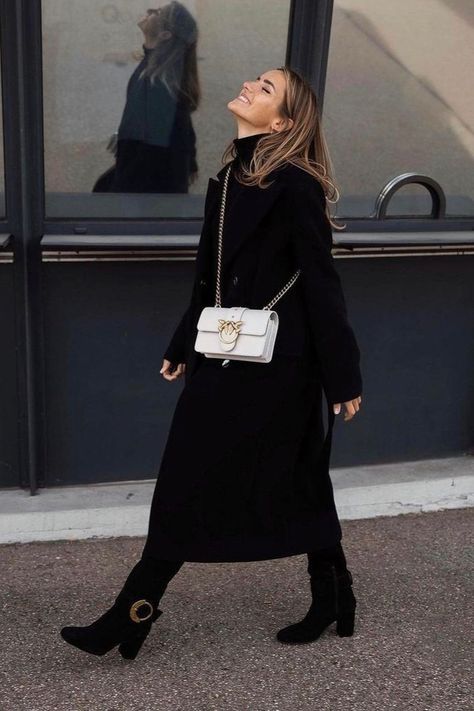 Pinko Bags Outfit, Black Bag Outfit, Pinko Bags, Bags Outfit, Winter Style Guide, Edgy Outfit, Black Wear, Chic Fashionista, Street Style Bags