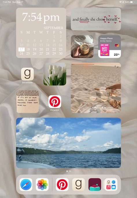 Vanilla aesthetic vertical ipad homescreen Ipad Homescreen Ideas Vertical, Aesthetic Ipad Homescreen Layout, Homescreen Layout, Happy Places, Screen, Aesthetic Wallpapers, Ipad, Layout