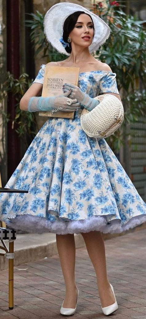 50s Housewife Outfit, 1950s Housewife Fashion, 50s Housewife Dress, 50's Dresses, Rock N Roll Dress, 50s Housewife, Housewife Dress, Modest Chic, 1950s Housewife