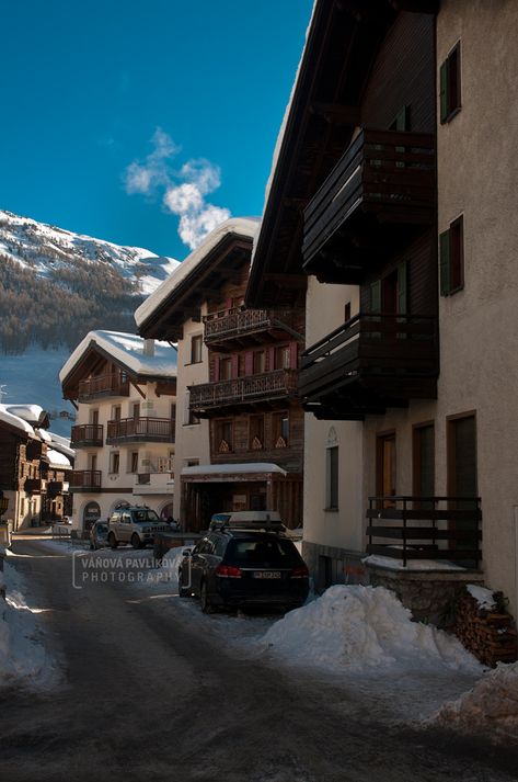 Livigno is a town and comune in the province of Sondrio, in the region of Lombardy, Italy, located in the Italian Alps, near the Swiss border. Sondrio Italy, Livigno Italy, Italian Alps, Ski Area, Beautiful Landscapes, Skiing, Italy