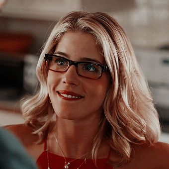 Arrow Serie, Oliver Queen Felicity Smoak, Arrow Dc, Arrow Felicity, The Green Arrow, Arrow Verse, Oliver And Felicity, Arrow Oliver, Arrow Tv