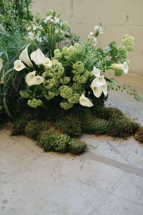 Real Wedding | Grace + Daniel Green White Floral Wedding, Green Amaranthus Wedding, White And Green Hydrangea Bouquet, Fall Hydrangea Wedding, Moss Flower Arrangements, Timeless Wedding Florals, All White Wedding Florals, Moss Floral Arrangements, Wedding Decorations Green