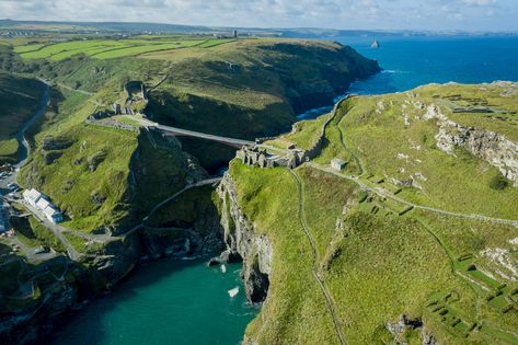 Tintagel Castle Bridge in Cornwall has a gap where it meets in the middle Cornwall Castle, Castle Bridge, Tintagel Castle, Mists Of Avalon, South West Coast Path, North Cornwall, English Heritage, Pedestrian Bridge, Coastal Landscape