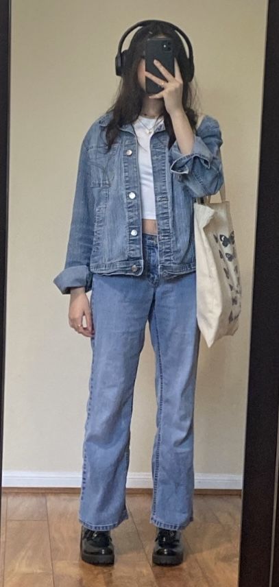 Denim Jacket And Jeans Outfit, Blue Denim Jacket Outfit, Denim Jacket Outfit Women, Cropped Denim Jacket Outfit, Blue Jean Jacket Outfits, Black Denim Jacket Outfit, Oversized Denim Jacket Outfit, Denim Pants Outfit, White Shirt And Blue Jeans