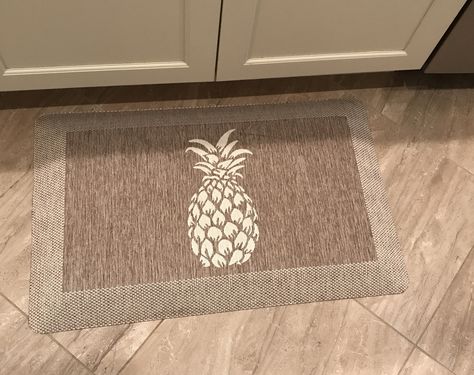 Pineapple Bathroom Decor, Pineapple Living Room Decor, Pineapple Kitchen Theme, Pineapple Bathroom, Pineapple Room Decor, Pineapple Kitchen, Themed Kitchen, Pineapple Decor, Kitchen Decor Themes