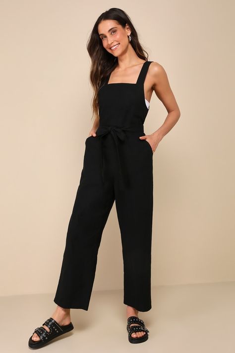 Linen Jumpsuit Outfit, Rehearsal Dinner Guest Outfits, Black Overalls Outfit, Linen Overall, Summer Jumpsuit Casual, Linen Pants Outfit, Black Sleeveless Jumpsuit, Casual Work Attire, Jumpsuit Fitted