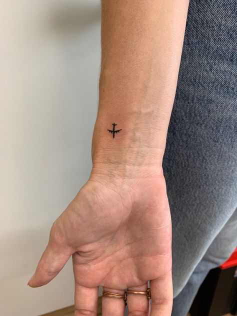 Simple Travel Tattoo, Minimal Tatoo, Tatoo Styles, Roman Tattoo, Plane Tattoo, Running Pictures, Bookish Tattoos, Unique Small Tattoo, Airplane Tattoos