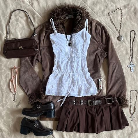 Cr. starluv.pe on ig Downtown Outfits, Brown Skirt, Swaggy Outfits, Mode Inspo, 2024 Fashion, Really Cute Outfits, 2000s Fashion, Pinterest Board, Dream Clothes