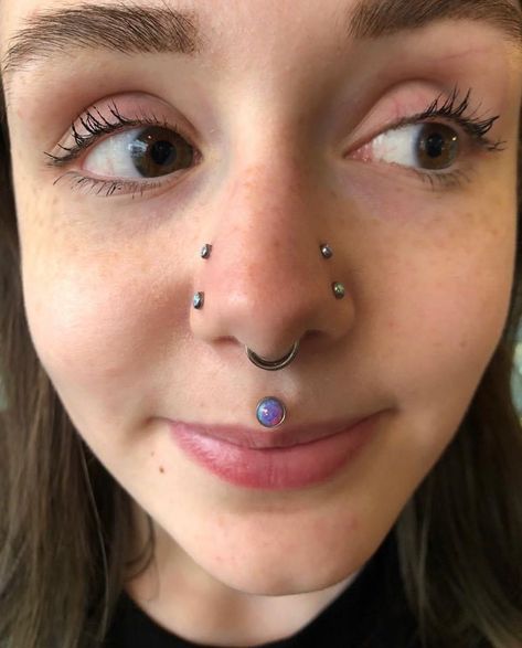 High Nostril Piercing With Septum, Stacked Nostril Piercing, High Nose Piercing, High Nostril Piercing Double, Double Nostril And Septum Piercing, 3 Lobe Piercings, Double Nostril Piercing, High Nostril Piercing, Nostril Piercing