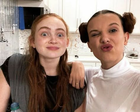 Sadie E Millie, Sadie Y Millie, Sadie And Millie, You Give Me Butterflies, Millie Boby Brown, Cage The Elephant, Stranger Things Actors, St Cast, Ginger Girls