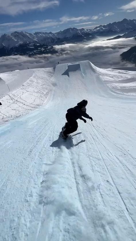 Snowboarding Action Shots, Snowboard Tricks Photography, Snowboarding Workout, Olympic Snowboarding, Snow Boarding Aesthetic, Extreme Snowboarding, Snowboarding Tricks, Snowboard Tricks, How To Snowboard