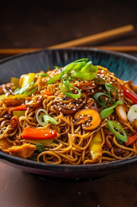 A delicious and flavorful vegetarian version of the popular Japanese dish – Yakisoba. Veg Onigiri, Yakisoba Aesthetic, Vegetarian Yakisoba, Japanese Food Vegetarian, Yakisoba Noodles Recipe, Yakisoba Recipe, Japanese Food Photography, Business Competition, Booming Business