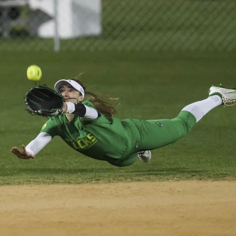 Softball Quotes, Softball Aesthetic Pictures, Softball Backgrounds, Softball Photography, Softball Cheer, Softball Cheers, Softball Photos, Softball Drills, Softball Season