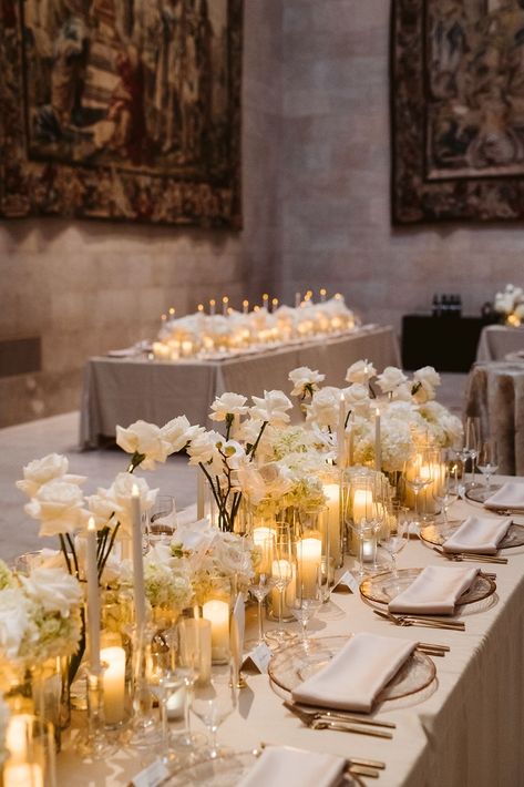 Elegant Dinner Decorations, Classy Table Decor Wedding, Romantic Decor Wedding, Art Deco Flowers Wedding, Contemporary Wedding Decorations, Timeless Reception Decor, Modern Italian Wedding Decor, Wedding Florals Centerpiece, Neutral Wedding Floral Arrangements