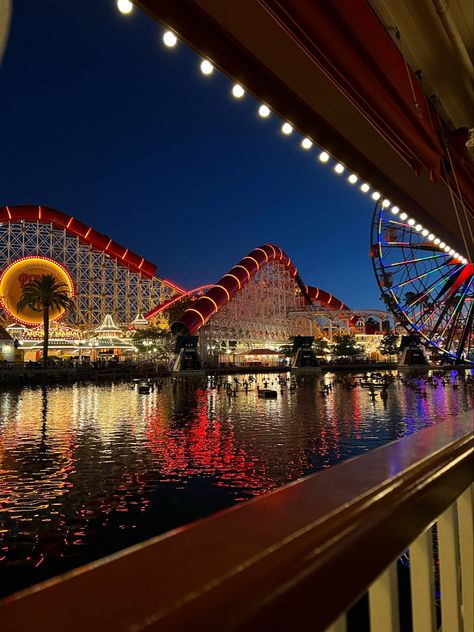 Disneyland Los Angeles Aesthetic, Disneyland Hotel Aesthetic, Disneyland Aesthetic California, Disneyland At Night, Disneyland Los Angeles, Disneyland Pics, California Disneyland, Disneyland Resort California, Disneyland Aesthetic