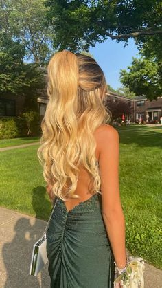 Green Long Prom Dress, Grad Hairstyles, Cute Prom Hairstyles, Barbie Hairstyle, Formal Hairstyles For Long Hair, Simple Prom Hair, Ball Hairstyles, Hoco Hairstyles, Elegant Prom