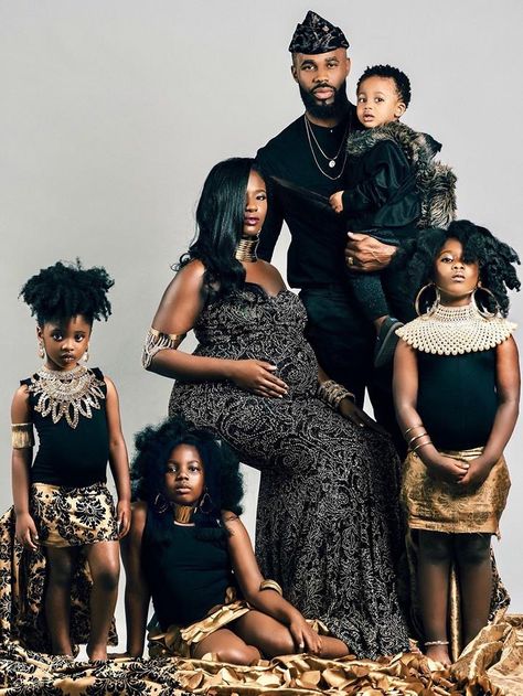 Like what you see, follow me.! PIN: @IIjasminnII✨GIVE ME MORE BOARD IDEASS Family Photo Outfits Winter, African American Family, Family Photoshoot Outfits, Christmas Shoot, Black Family, Braut Make-up, Black Families, Family Photo Outfits, Family Posing