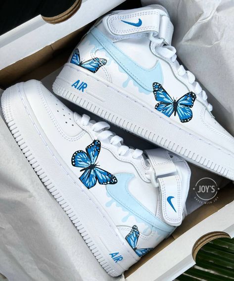 Air Jordan Glow In The Dark, Cool Women Shoes, Cute Nike Jordans, Sneakers For Homecoming, Quinceanera Heels Blue, Pretty Nike Shoes, Nike Drip Shoes, Shoes For School Nike, Nike Preppy Shoes