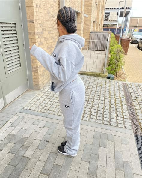 Plt Grey Tracksuit, Plt Tracksuit Outfit Ideas, Plt Sweatsuit Outfit, Plt Sweatsuit, Plt Sweatpants Outfit, Grey Leggings Outfit Baddie, Comfy Baddie Fits, Plt Fits, Plt Sweatpants