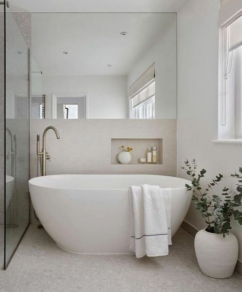 Main Bathroom Ideas, Bathroom Freestanding, Bespoke Bathroom, Small Bathroom Renovations, Large Bathroom, Bungalow Renovation, Shower Enclosures, Bathroom Redesign, Luxury Shower