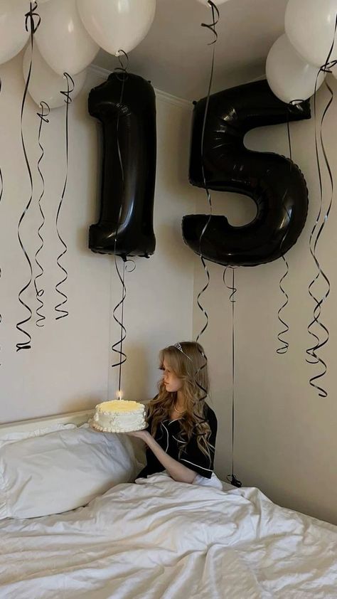 Aesthetic Bday Ideas, Aesthetic 15 Birthday, 15 Th Birthday Cake, 15 Birthday Aesthetic, 15 Bday Cake, 15 Birthday Cakes, 15 Birthday Cake Ideas, Old Money Birthday, Happy Birthday 15