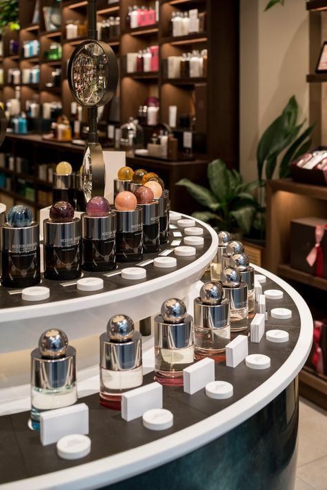 Molton Brown | Dalziel & Pow Fragrance Retail, Luxury Retail Store, Fragrance Display, Fragrance Finder, Fragrance Store, Perfume Testers, Retail Store Interior Design, Retail Space Design, Perfume Display