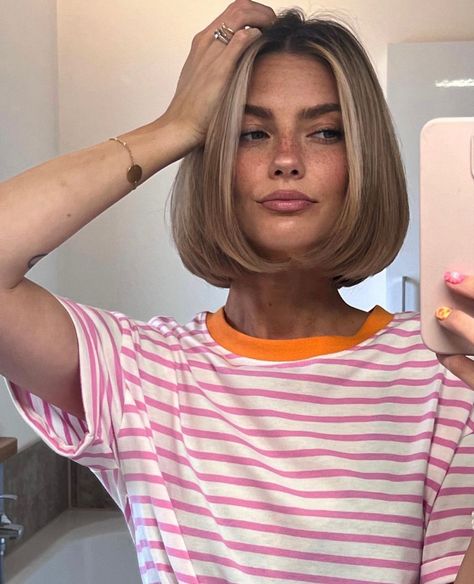 Instagram, inspiration, aesthetic, hairstyle, haircut Hair Inspiration Short, Girl Haircuts, Penteado Cabelo Curto, Trending Haircuts, Blonde Bobs, Short Blonde Hair, Hair Envy, Bobs Haircuts, Bob Hairstyles