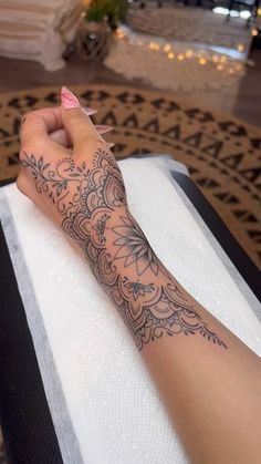 Mandala Hand Tattoos, Henna Inspired Tattoos, Hand And Finger Tattoos, Boho Tattoos, Pretty Hand Tattoos, Forearm Tattoo Women, Hand Tattoos For Women, Pretty Tattoos For Women, Dope Tattoos For Women