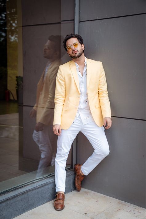 Yellow Blazer Outfit Men, Blazer Outfits Men Wedding, Yellow Blazer Outfit, Concept Fashion, Yellow Suit, Yellow Blazer, Blazer Outfit, Blazer Outfits, Pastel Yellow