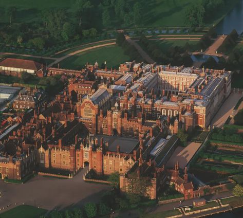 Cathedral Architecture, Henry Viii, Tudor Court, Tudor Dynasty, Palace London, Castle Mansion, Hampton Court Palace, Royal Court, The Tudor