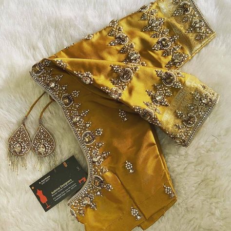 Golden Blouse Embroidery Designs, Golden Aari Work Blouse Designs, Golden Blouse Aari Work, Golden Blouse Designs, Violet Blouse, Blouse Designes, Blouse Inspiration, Maggam Designs, Heavy Blouse