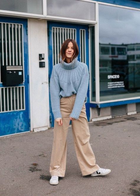 70's Style: Shop Our Must-Have Corduroy Picks Mummy Outfit, Blue Cardigan Outfit, Blue Sweater Outfit, Blue Turtleneck Sweater, Winter Streetstyle, Blue Turtleneck, Style Rut, Hello October, 70s Outfits